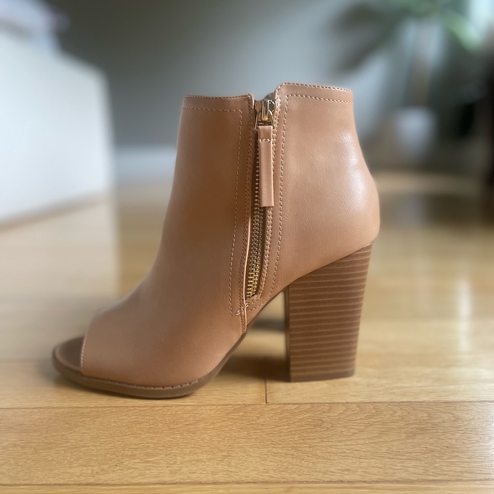 QUPID Zip Up Booties - Stacked Heel - Caramel Tan - Peep Toe - Summer